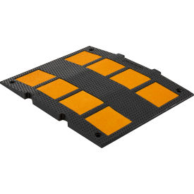 GoVets™ Rubber Speed Hump Middle Section 779670